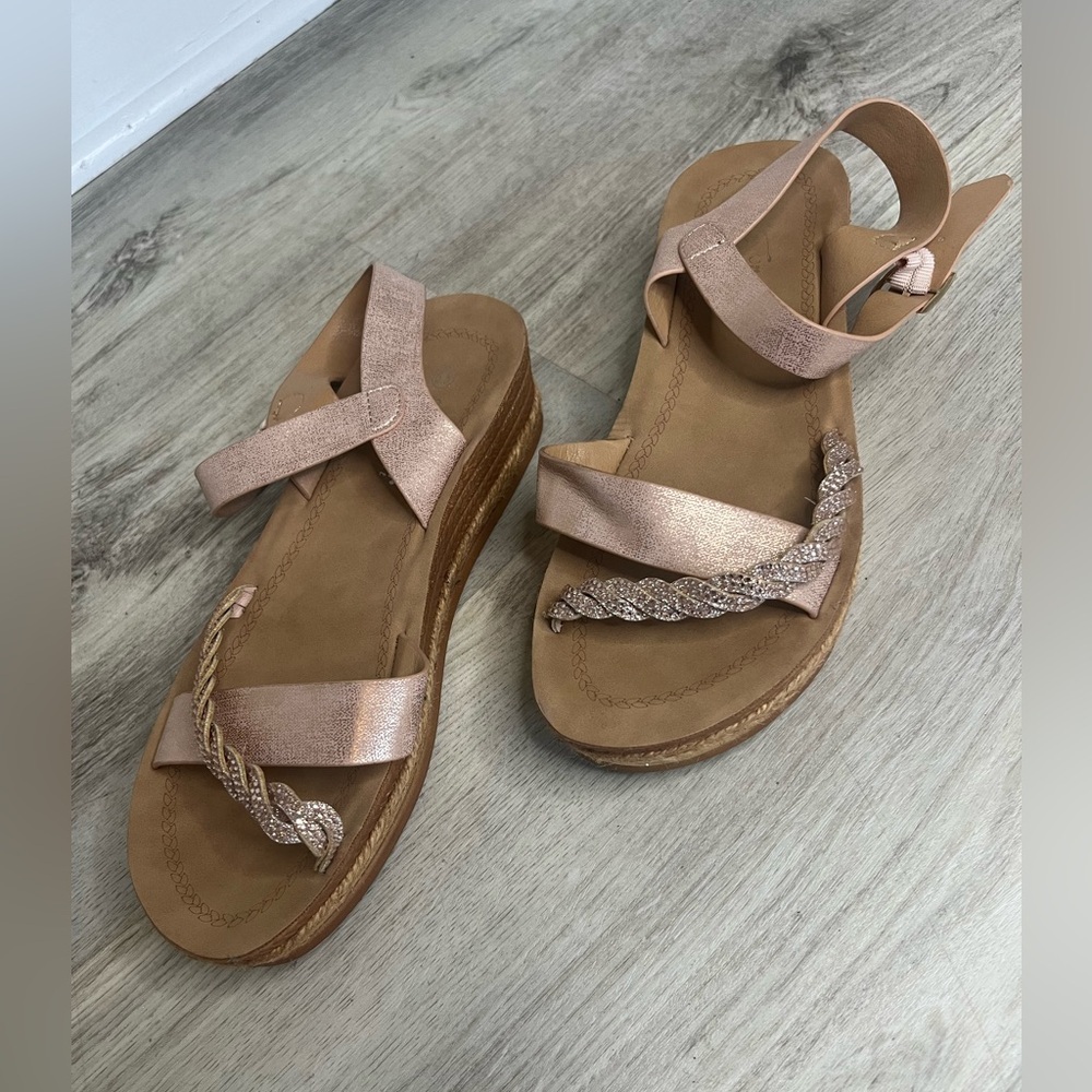 Forever Comfort Rose Gold And Brown Strapped Small Wedge Sandals Womens Size 6.5